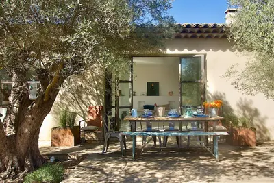 Image de La Matina : Havre de paix familial dans un jardin d'oliviers