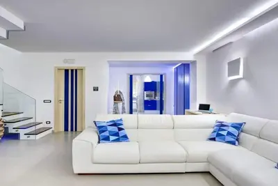 Image de Un élégant appartement de 2 chambres récemment rénové avec vue imprenable sur la mer