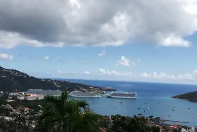 Image de Little Indigo Spacieux Appartement 2 Chambres avec Superbe Vue sur l'Océan et le Port
