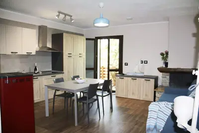 Image de Appartement indépendant en châtaignier dans maison de vacances avec jardin et barbecue