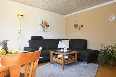 Image de Grand appartement lumineux au deuxième étage avec un grand balcon