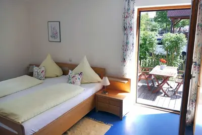 Image de Appartement avec terrasse en bois meublée