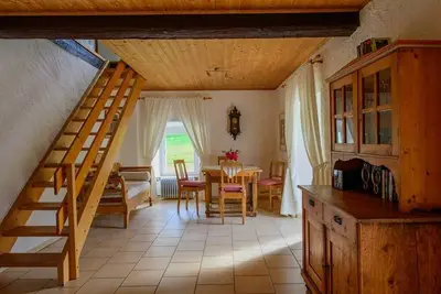 Image de Appartement entouré de bois, de prairies et de ruisseaux