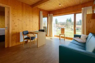Image de Maison en bois confortable pour 4 personnes dans la construction écologique