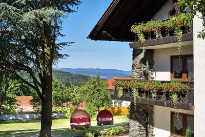 Image de Lieu de vacances moderne et magnifique sur le grand Arber.