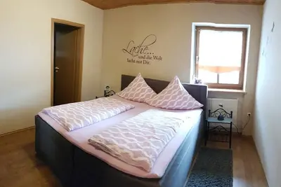 Image de Appartement de 50 m² avec grande terrasse ensoleillée et vue sur la forêt bavaroise