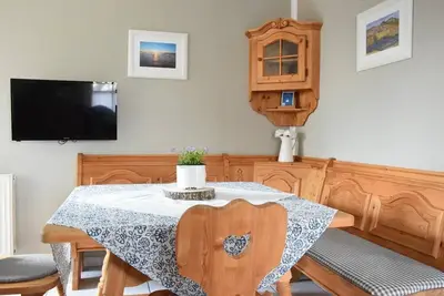 Image de Appartement avec balcon ensoleillé et vue sur le lac