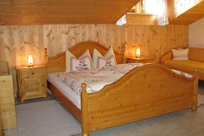 Image de Maison de vacances au milieu de la baie. Forêt avec 2 chambres et balcon
