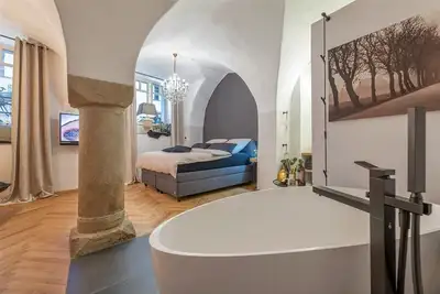 Image de Appartement équipé de haute qualité avec baignoire sur pieds