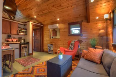 Image de ♥ Cabane en ville avec espace de stationnement ♥