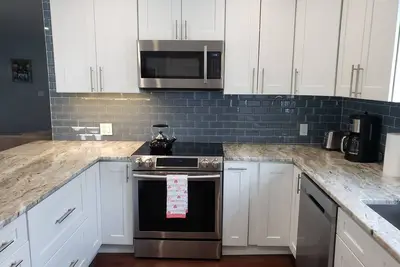 Image de Belle rénové 3 chambres apt près de Boston.