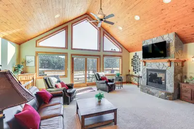 Image de Nouveau! Chalet w / Deck & Fire Pit - 15mi au Mt Rushmore!