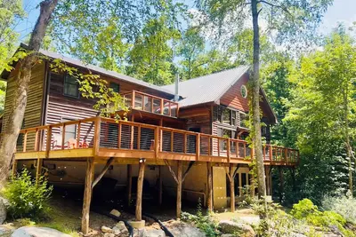 Image de Venez profiter tôt de l'automne au milieu des feuilles