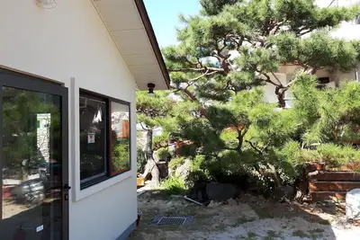 Image de Maison (2e étage seulement) avec peintures, barbecue, jardin