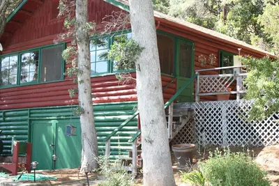 Image de Cabane rustique des années 1930 sur le refuge privé Honeymoon Cove Sleeps 11
