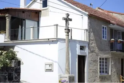 Image de Jolie maison en pierre. Rural et de la mer