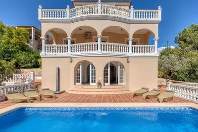 Maison de vacances privée avec piscine privée, Wifi, climatisation, Tv, patio, parking
