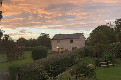 Image de Cottage 2 chambres. Courts séjours bienvenus. Wifi gratuit