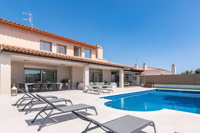 Image de Belle Villa Amare avec piscine privée et jardin
