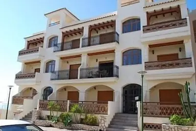 Image de 2 Chambre climatisée Appartement Avec piscine sur le toit et vue sur mer