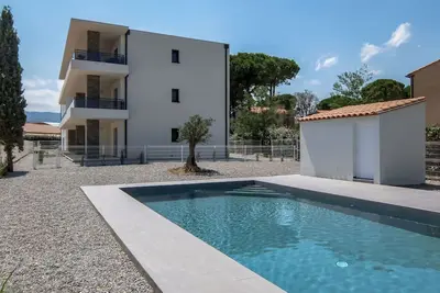 Image de Confortable appartement pour 4 personnes avec Wifi, piscine, climatisation, Tv, terrasse et parking
