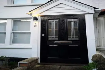 Image de Une belle propriété, située au centre de Guildford. Votre maison loin de chez vous.