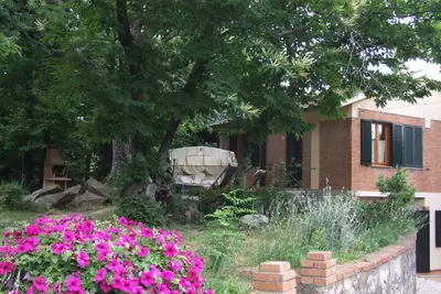 Image de Grand appartement très bien meublé dans une villa, avec jardin et piscine. D.