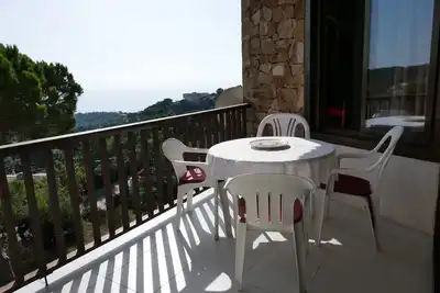 Image de Appartement dans un endroit calme avec une vue fantastique sur la mer