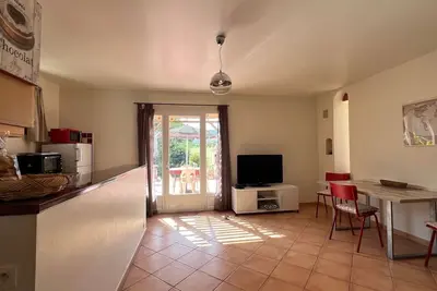 Image de Maison de 45 m2, proche du centre ville, dans propriété au calme.