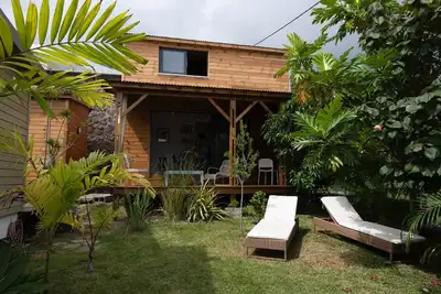 Image de Maisonnette en bois calme, vue mer et jardin