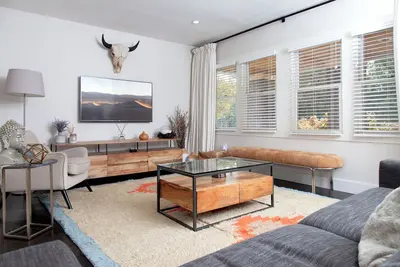 Image de Charmante maison moderne rustique près du zoo de Détroit