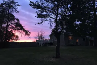Image de Belle maison toute l'année sur le lac Nokomis, sur la piste de motoneige