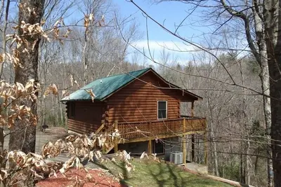 Image de Les eaux tumultueuses vous attendent à Bear Creek Cabin, près de Fancy Gap, près de Parkway ou de l'I-77.