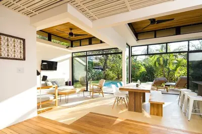 Image de Villa moderne avec 2 chambres et 2 salles de bains avec piscine, cours de fitness et aire de jeux, près de la plage