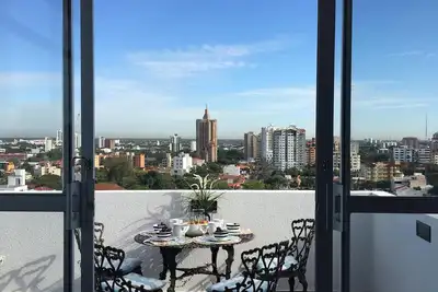 Image de Superbe étage Appartement Haut Avec vue imprenable sur la ville 180 Degree View