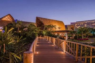 Image de Une luxueuse et merveilleuse suite 5 étoiles avec 2 chambres, un grand balcon et une piscine attenante