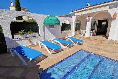 Image de Fluvia 17 A, charmante villa de 2 chambres avec piscine privée!