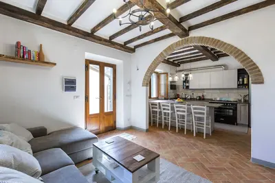 Image de Casa Vinalia à l'intérieur des murs étrusques de Cortone