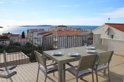Penthouse de luxe avec une belle vue sur la mer et la vieille ville