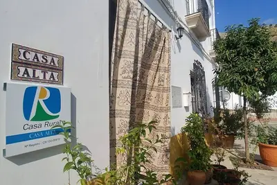 Image de Casa Alta est une maison élégamment restaurée située dans le parc naturel de Subbética