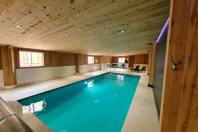 Image de Vues panoramiques fantastiques, magnifique Cottage de Peak District avec piscine intérieure