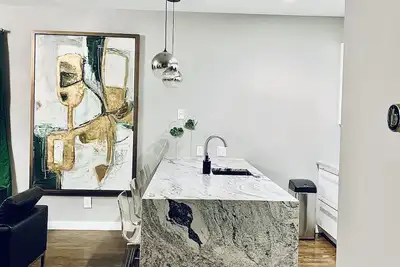 Image de L'expérience ultime. Maison de ville de luxe sur 4 niveaux avec terrasse sur le toit.