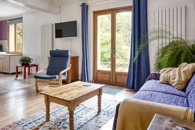 Image de Entouré de forêts, de collines et de rivières, un gîte spacieux au pays Cathare