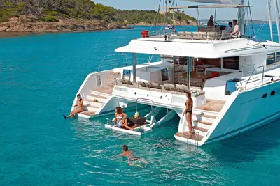 Villa flottante de luxe! Peut accueillir de 10 à 12 personnes. Catamaran Lagoon 400\/420