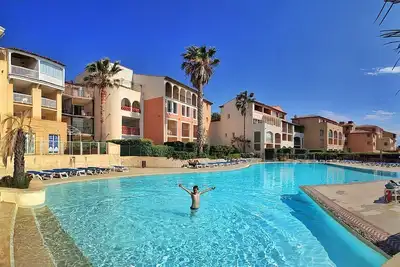 Image de Grande terrasse, 50m plage vue mer + piscine privée