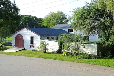 Image de Maison historique pour les amoureux de la plage, des sports nautiques, du golf et des jardins