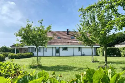 Image de Grande maison en bois écologique de 240 m² pour 15 pers à 15 min de la mer.