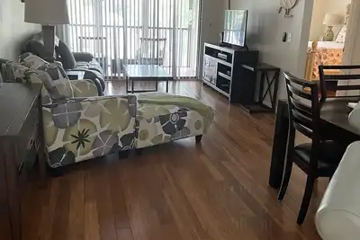 Image de Unité d'extrémité de luxe au rez-de-chaussée / Près d'Img