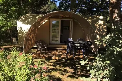 Image de Bungalow toilé Coco Sweet avec utilisation des sanitaires et éviers du camping - 2 chambres 4 personnes