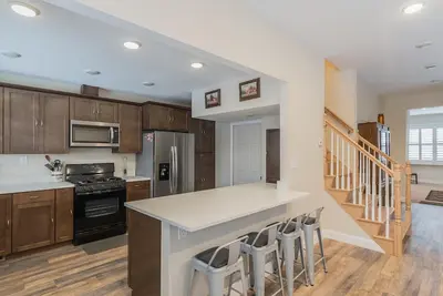 Image de Brand New Executive Apartment Clevelands 'Petite Italie